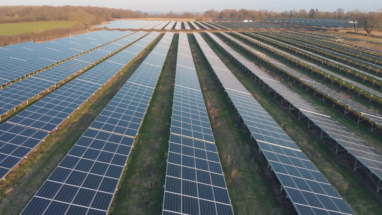 zonnepanelen schakelen